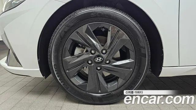 Hyundai Elantra 2022 thumb 2