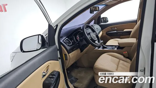 Kia Carnival 2017 thumb 3