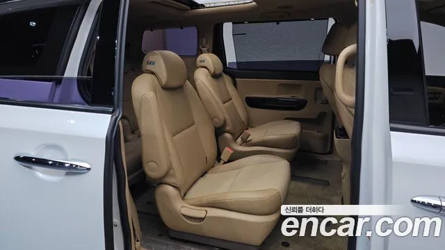 Kia Carnival 2017 thumb 6