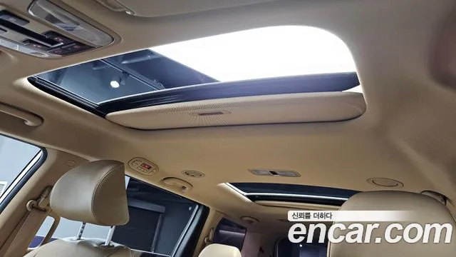 Kia Carnival 2017 thumb 10