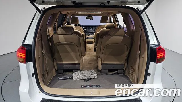 Kia Carnival 2017 thumb 8