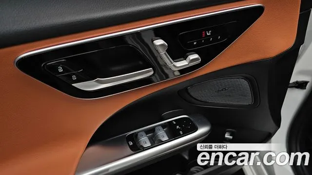 Mercedes-Benz C-Class 2023 thumb 8