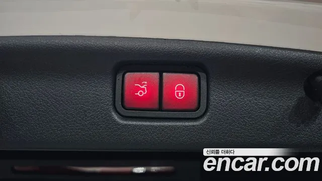 Mercedes-Benz C-Class 2023 thumb 9