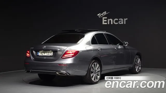 Mercedes-Benz E-Class 2020 thumb 12