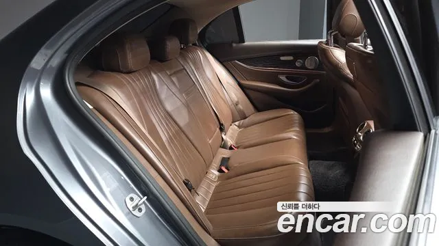 Mercedes-Benz E-Class 2020 thumb 4