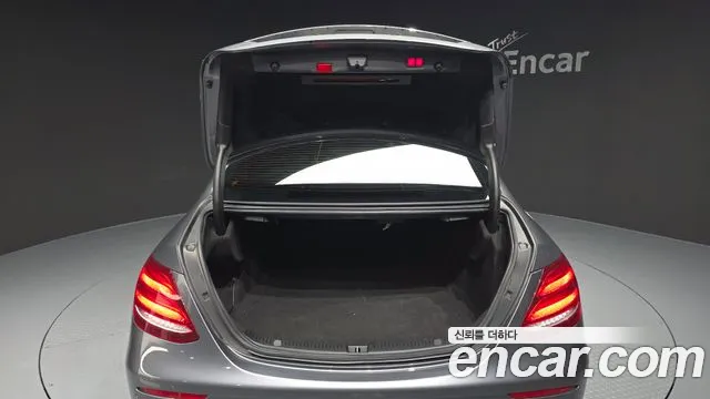 Mercedes-Benz E-Class 2020 thumb 11