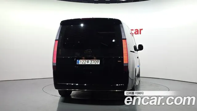 Hyundai Staria 2025 thumb 2