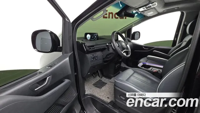 Hyundai Staria 2025 thumb 10