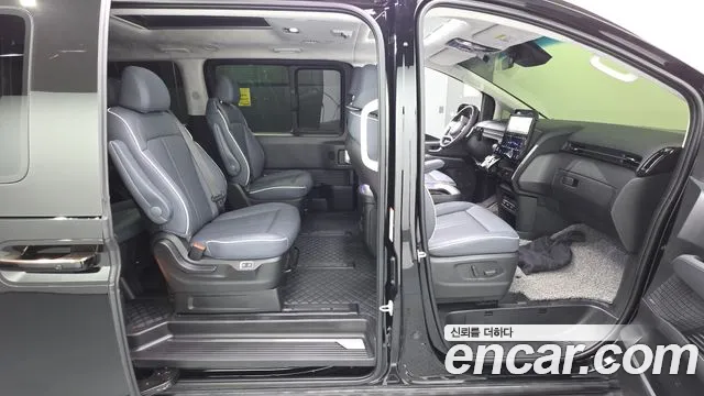 Hyundai Staria 2025 thumb 12