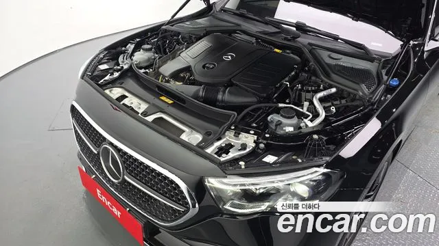 Mercedes-Benz E-Class 2025 thumb 7