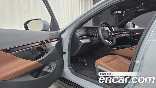 BMW 5 серии 2025 thumb 9