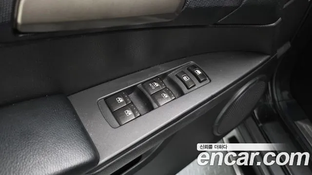 KGM Korando 2015 thumb 11