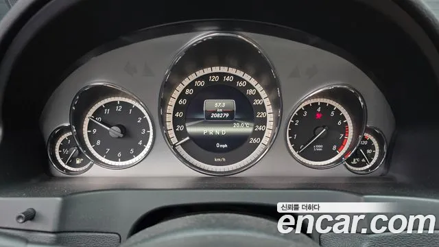 Mercedes-Benz E-Class 2013 thumb 12