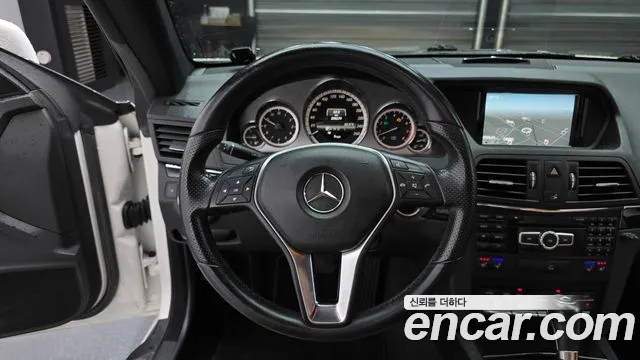 Mercedes-Benz E-Class 2013 thumb 11