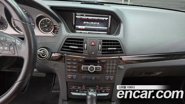 Mercedes-Benz E-Class 2013 thumb 8
