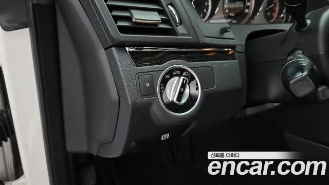 Mercedes-Benz E-Class 2013 thumb 2