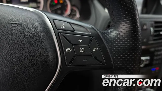 Mercedes-Benz E-Class 2013 thumb 3