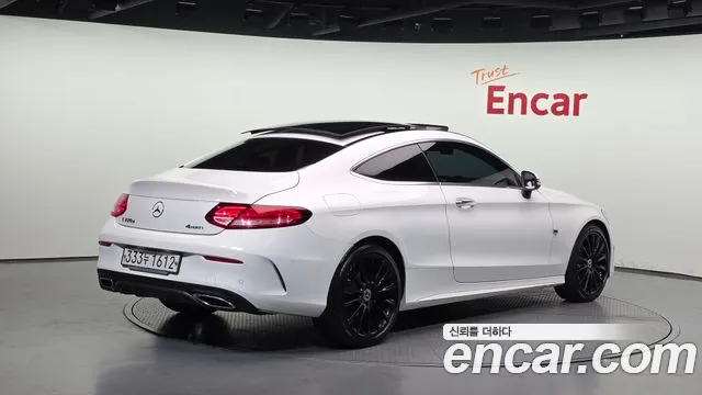 Mercedes-Benz C-Class 2019 thumb 10
