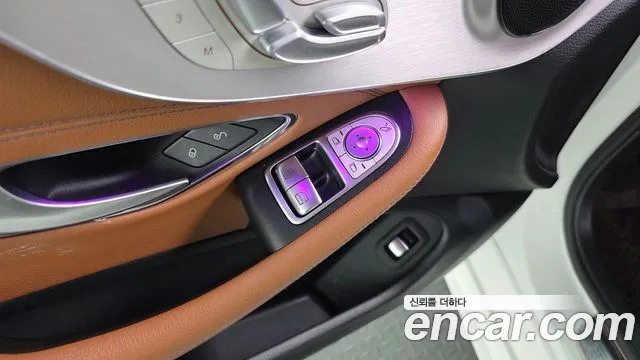Mercedes-Benz C-Class 2019 thumb 9