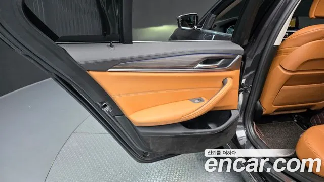 BMW 5 серии 2020 thumb 11