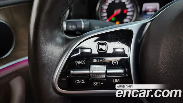 Mercedes-Benz E-Class 2019 thumb 8