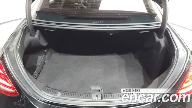 Mercedes-Benz E-Class 2019 thumb 12