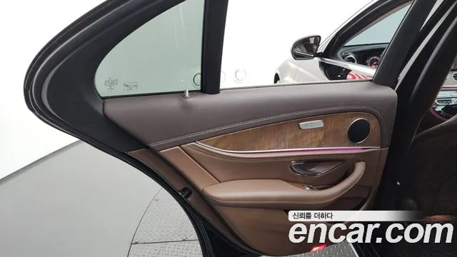 Mercedes-Benz E-Class 2019 thumb 5
