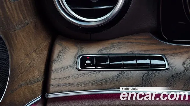 Mercedes-Benz E-Class 2019 thumb 9