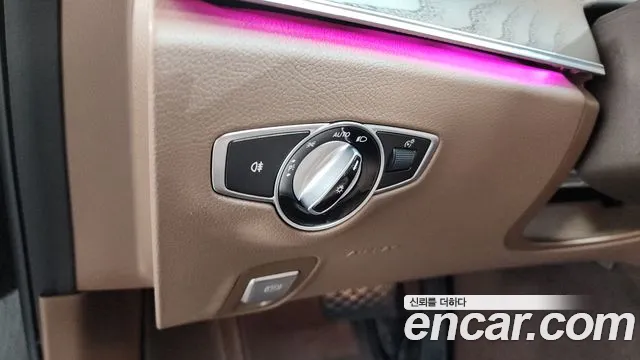 Mercedes-Benz E-Class 2019 thumb 3