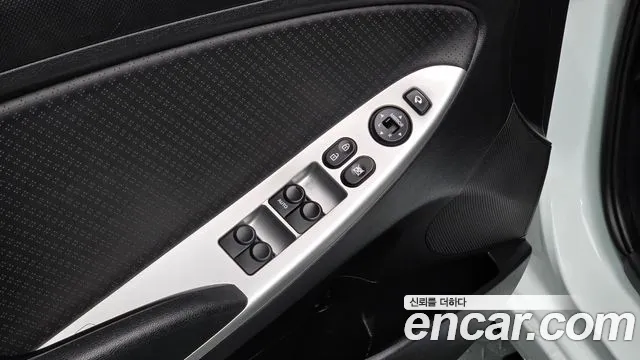 Hyundai Accent 2012 thumb 10