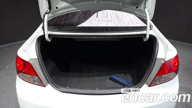 Hyundai Accent 2012 thumb 6