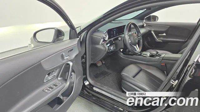 Mercedes-Benz A-Class 2020 thumb 11