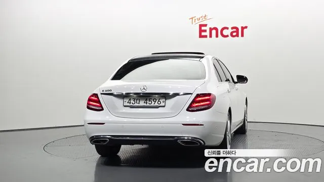 Mercedes-Benz E-Class 2018 thumb 11