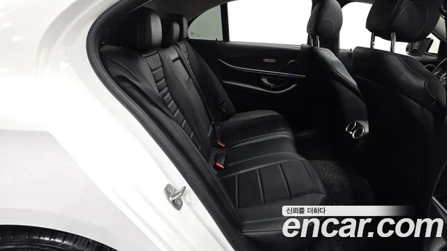 Mercedes-Benz E-Class 2018 thumb 12