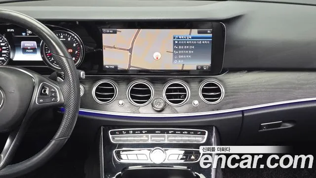 Mercedes-Benz E-Class 2018 thumb 9