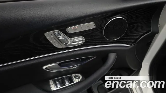 Mercedes-Benz E-Class 2018 thumb 5