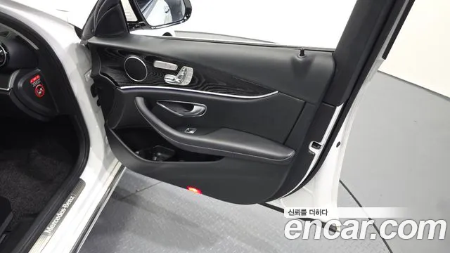 Mercedes-Benz E-Class 2018 thumb 6