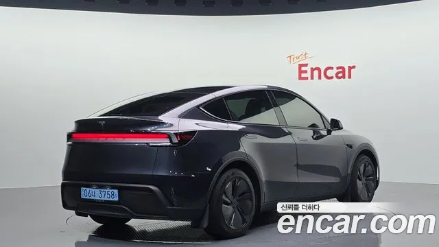 Tesla Model Y 2025 thumb 12