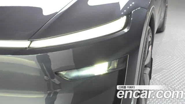 Tesla Model Y 2025 thumb 3