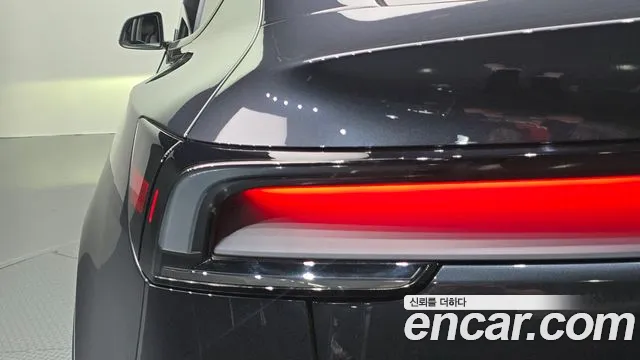 Tesla Model Y 2025 thumb 4