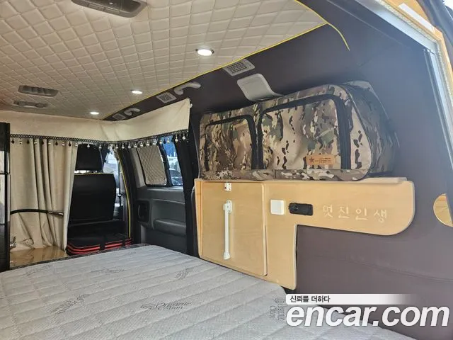 Hyundai Staria 2018 thumb 4