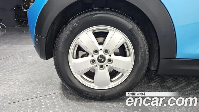 Mini Cooper 2018 thumb 10