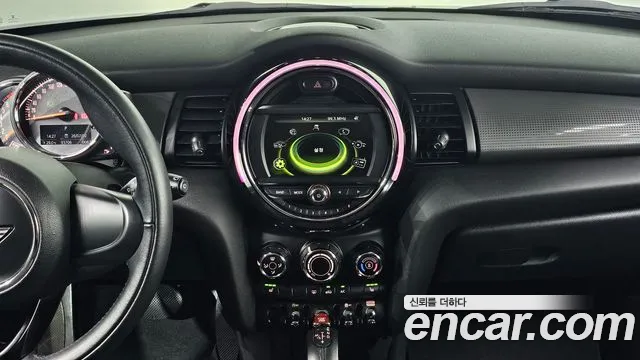 Mini Cooper 2018 thumb 11