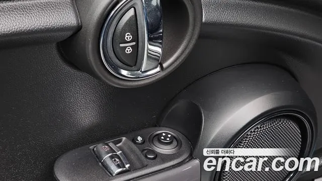 Mini Cooper 2018 thumb 12