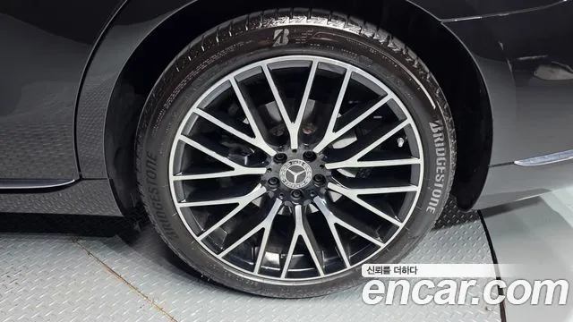 Mercedes-Benz S-Class 2025 thumb 3