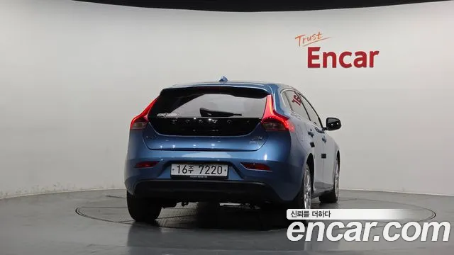 Volvo V40 2015 thumb 4