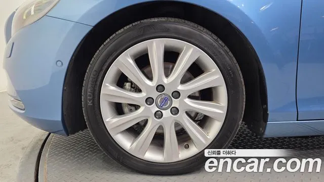 Volvo V40 2015 thumb 5