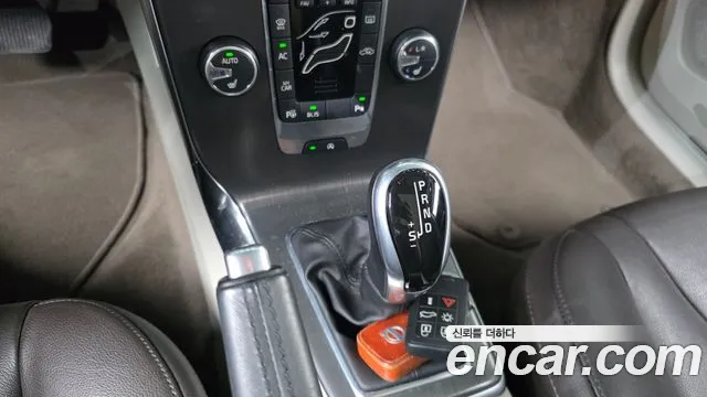 Volvo V40 2015 thumb 8