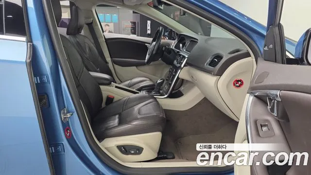 Volvo V40 2015 thumb 6