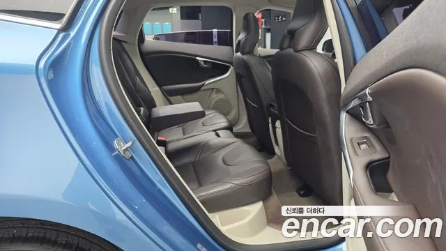 Volvo V40 2015 thumb 12